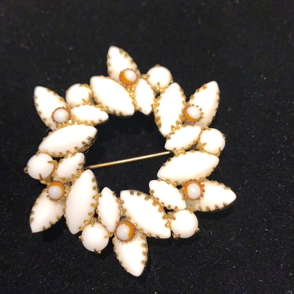 Jewelry - Vintage Brooch